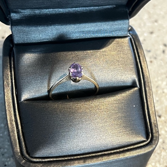 Jewelry - 10k oval synthetic corundum (alexandrite)  Gemstone Ring